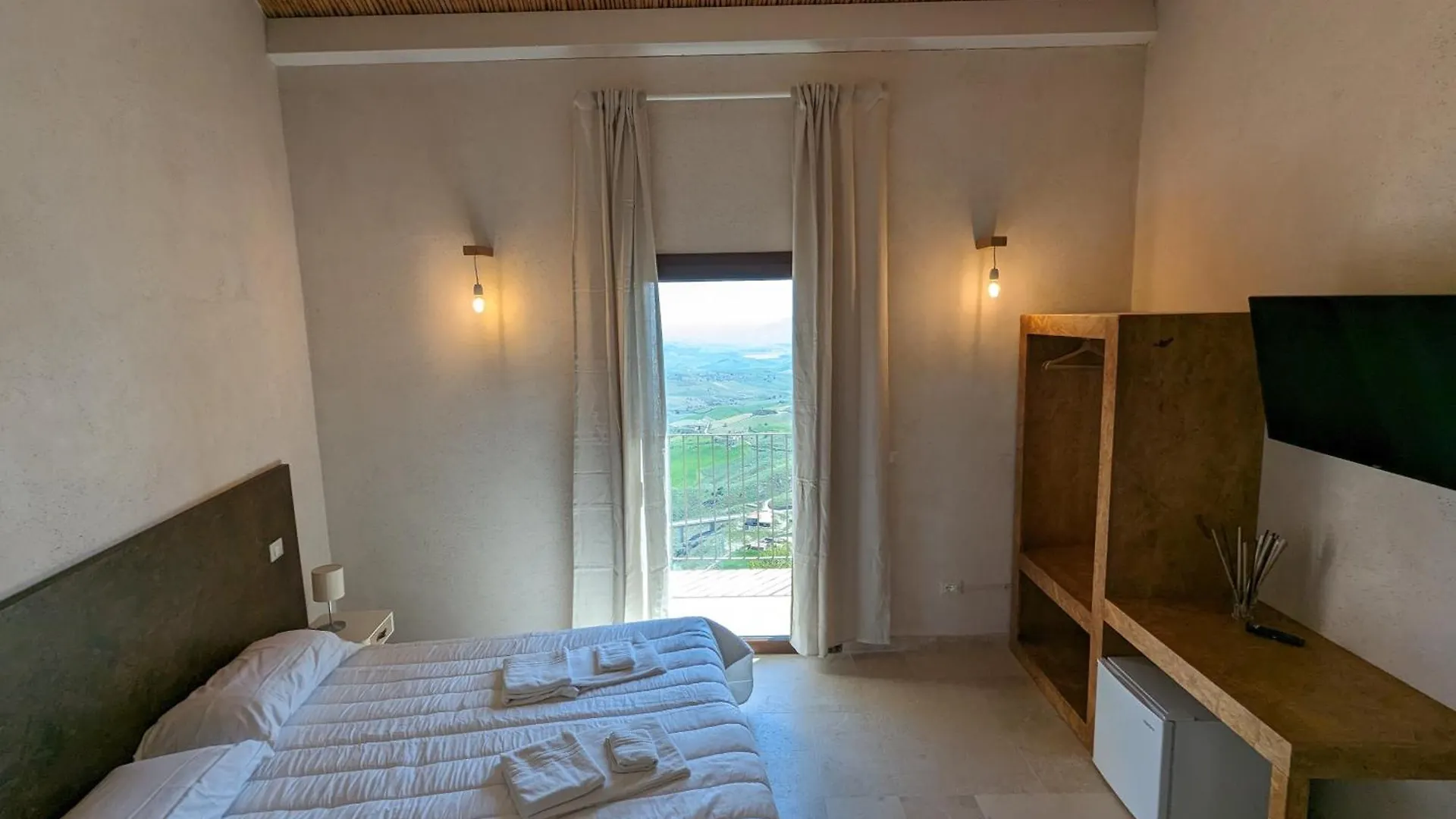 Case Al Borgo - Albergo Diffuso Agira 0*,  Italia